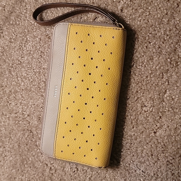 Fossil Handbags - Nwot fossil leather wallet